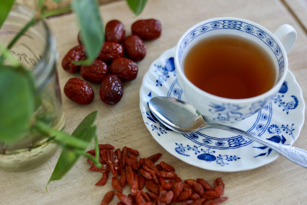 red date and goji berry tea